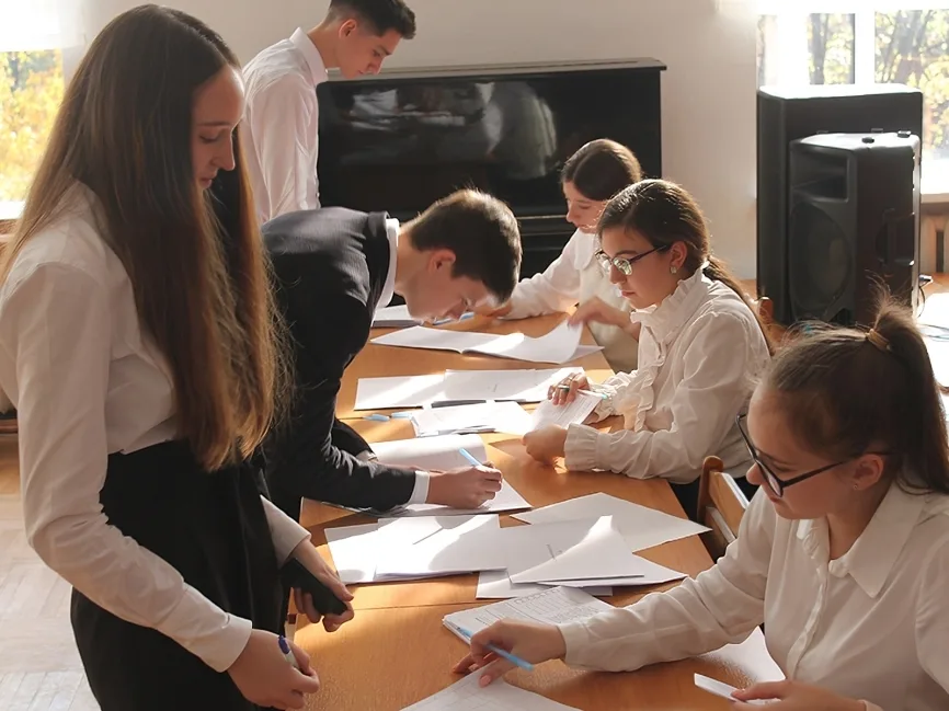 Учнівське самоврядування — Знайомство з ліцеєм