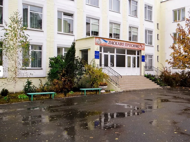 Історія ліцею, 30 червня 1998 року: Спеціалізована школа з поглибленим вивченням англійської мови
